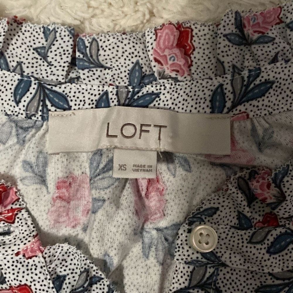 Ann Taylor LOFT Blouse - Picture 4 of 7